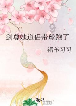 沙滩游玩的女孩们
